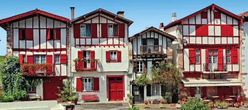 pays-basque-avec-piscine-reservez-votre-sejour